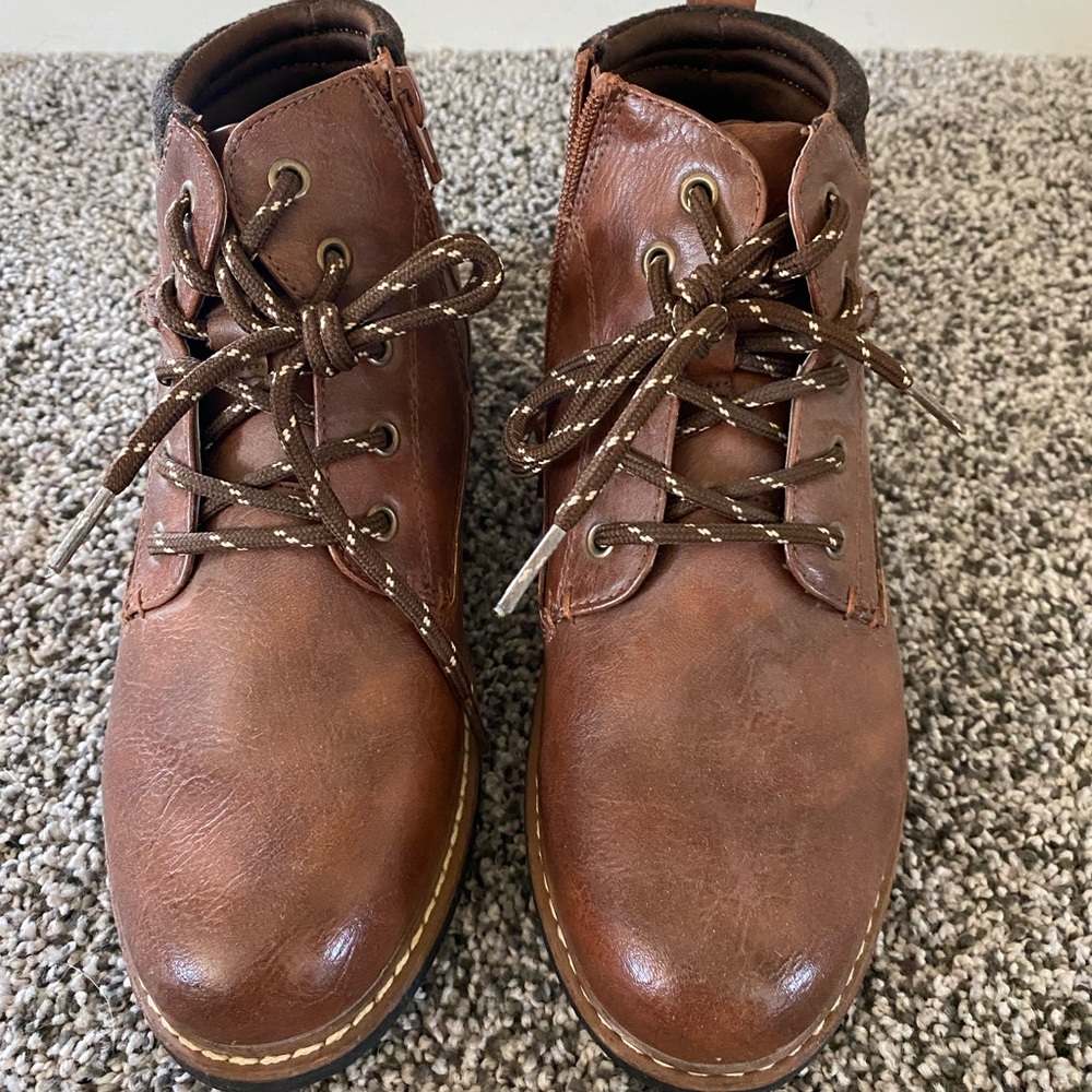 Brand New in box Steve Madden boys shoes size 3